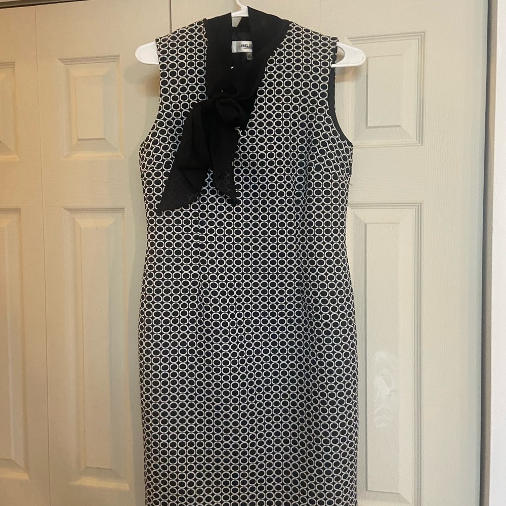 Jones studio sheath dress. Black and white with a tie.